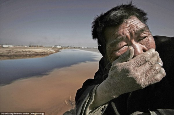Сморід Жовтої річки в Монголії нестерпна для простих селян.
